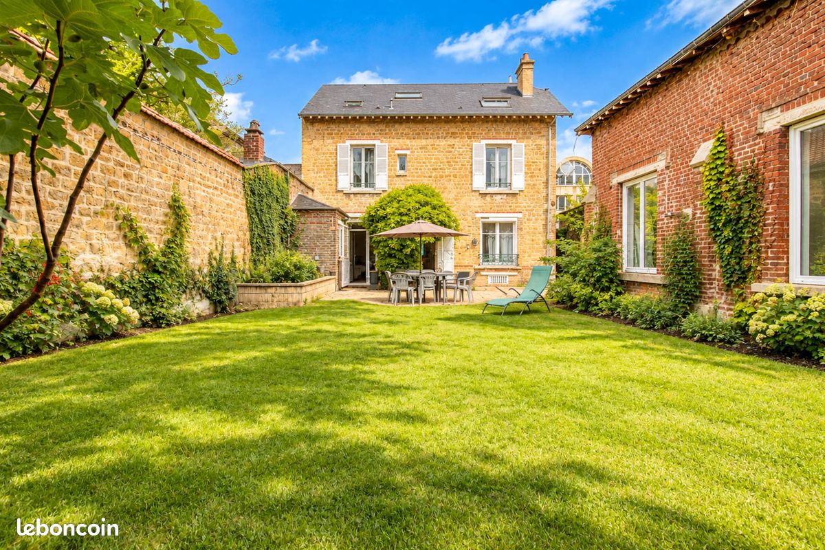 Maison 12 pièces 250 m² · à Charleville-Mézières · 250 m² · 460 000 €