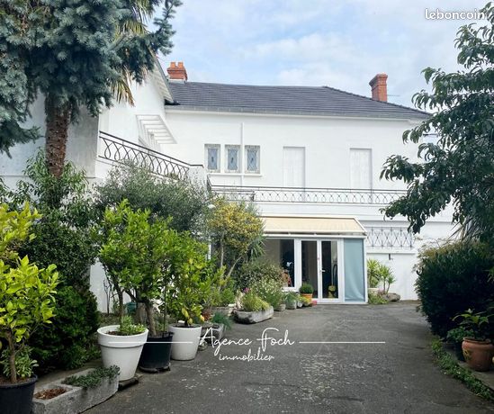 Maison 12 pièces 365 m²
