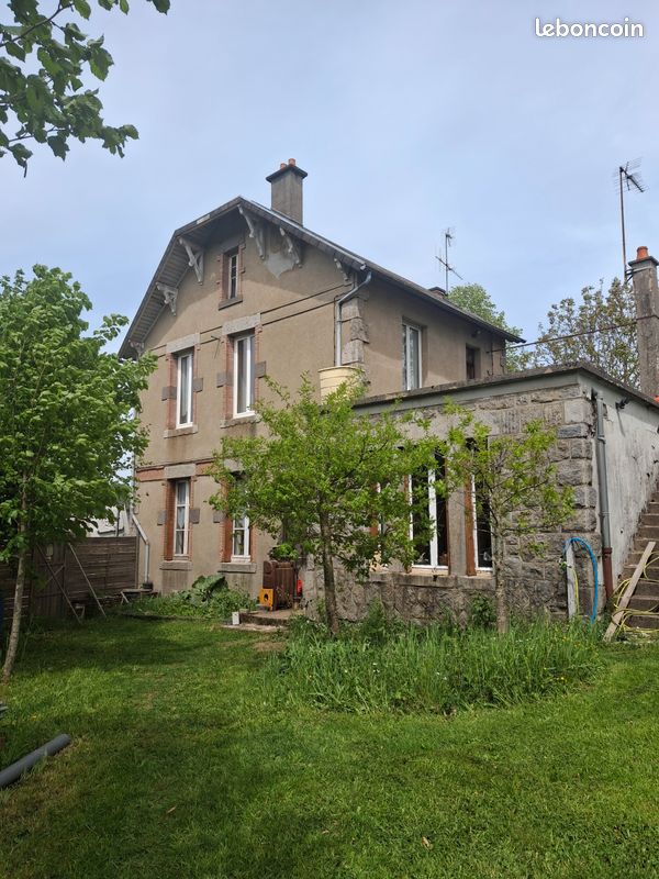 Maison 6 pièces 145 m² · à Merlines · 145 m² · 130 000 €