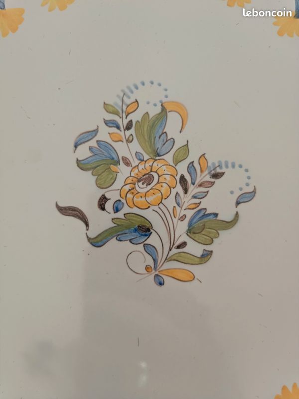 Plat décoratif motif fleurs faience de Nevers en très bon état (image 4)
