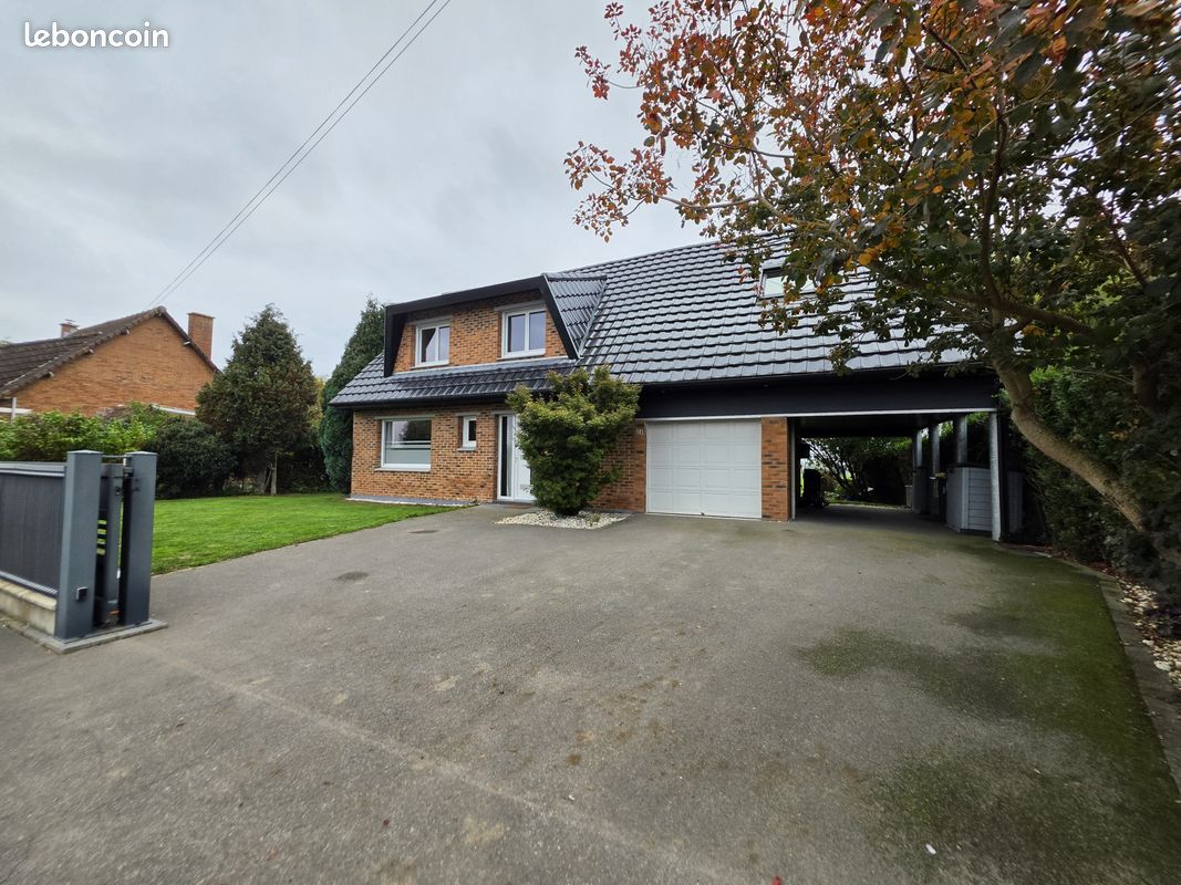 Maison 8 pièces 147 m² · à Hinges · 147 m² · 362 000 €
