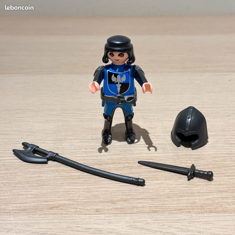 Figurine Playmobil Chevalier Noir Et Jaune Customisé Armure Chromée - Avec Hallebarde - Occasion Très Bon état