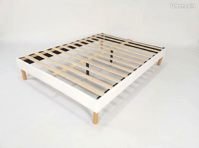 Sommier à Lattes 140x190 Cm - Bois - Très Bon état - 4 Pieds Inclus