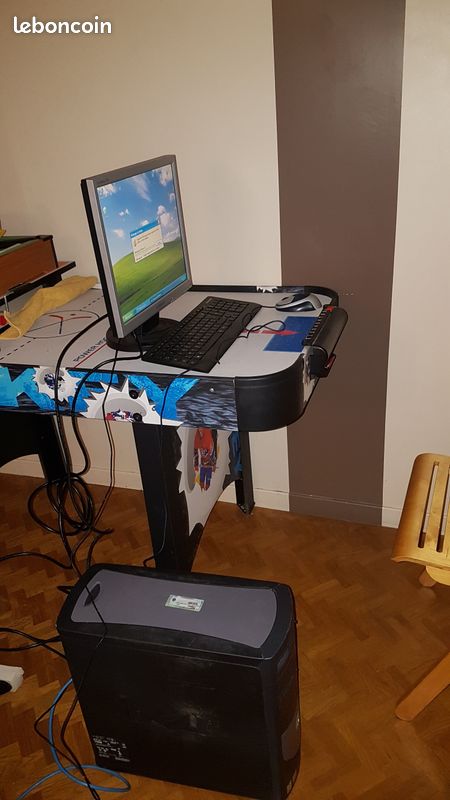 Ordinateur bureau avec écran/clavier/souris (image 1)