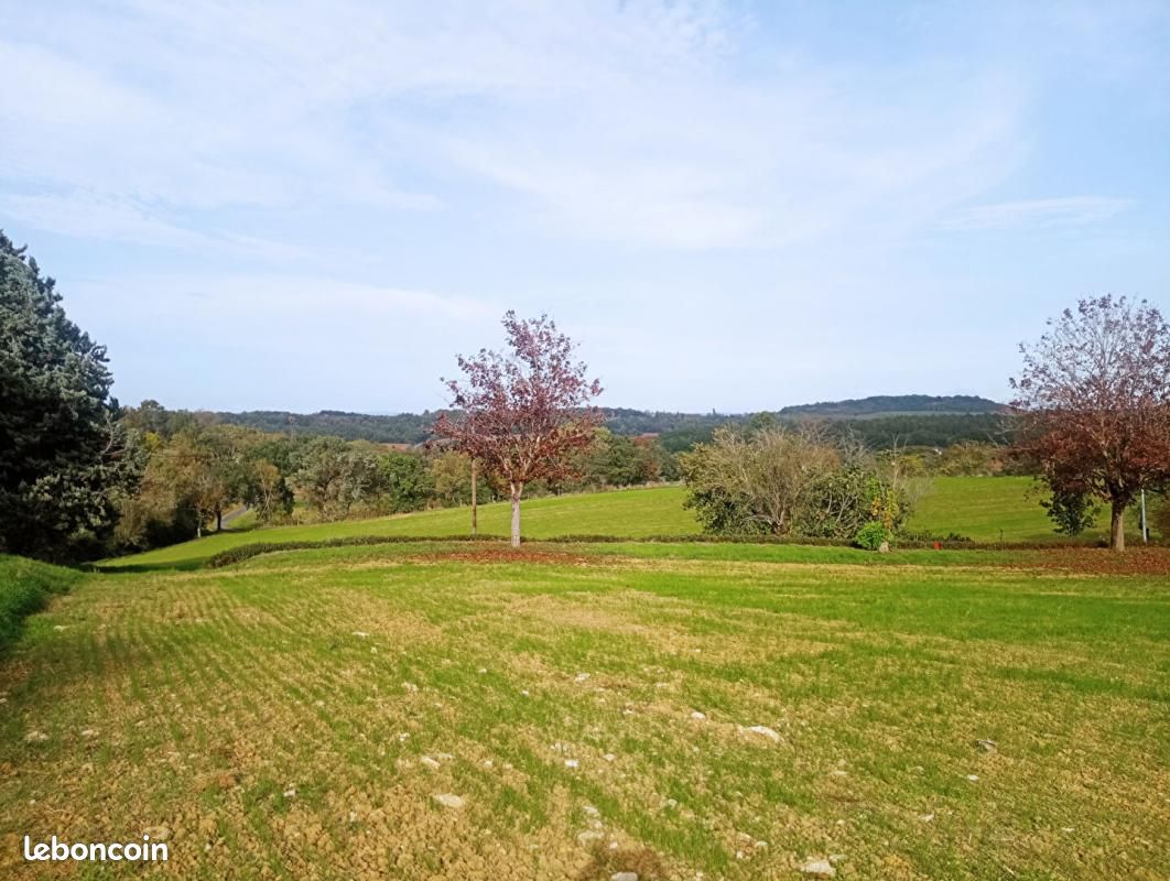 Terrain 1 609 m² Carlus · 125 000 €
