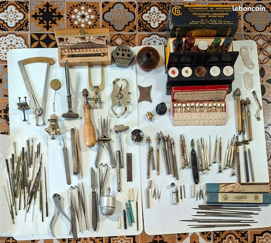 2 OUTILS ANCIENS d'horloger pour aiguiser les burins et pour sertir