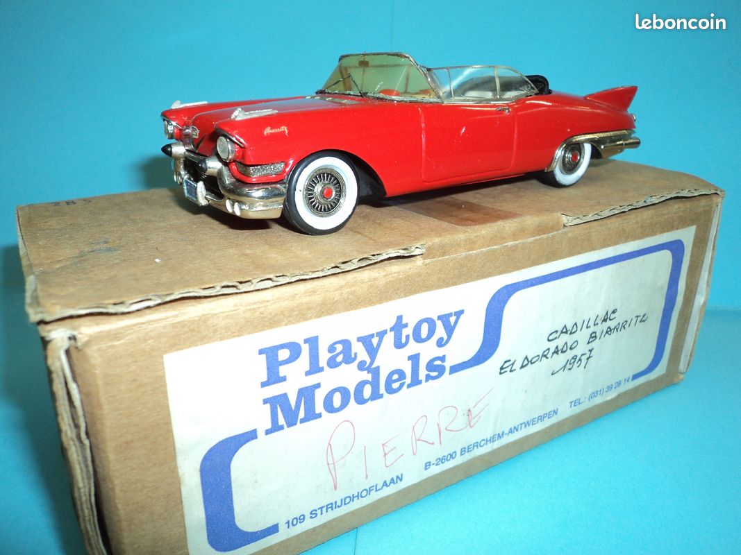 Cadillac Eldorado Biarritz Cabriolet 1957 Rouge – Playtoy Belgium SB 1/43 (À Restaurer)