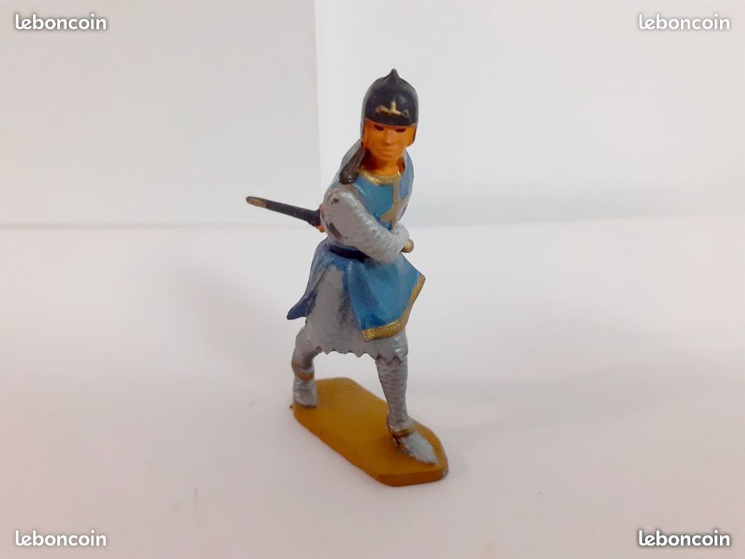 STARLUX moyen age série choc (ref MPC33) homme d'armes épée