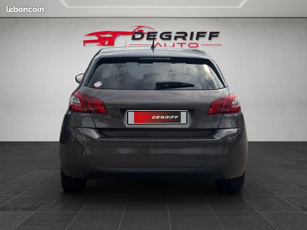 PEUGEOT 308 1.2 PureTech 110ch SS BVM5 Allure (image 4)