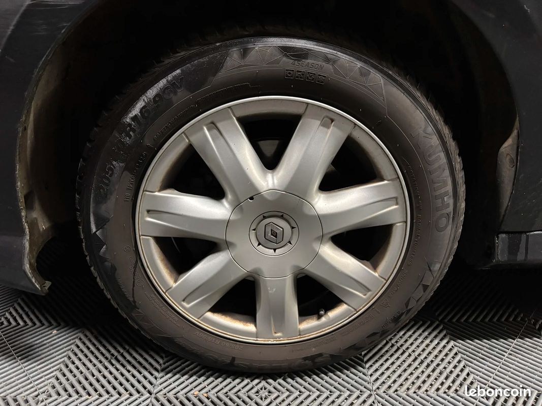 Renault LAGUNA III Black Edition Carminat (image 25)