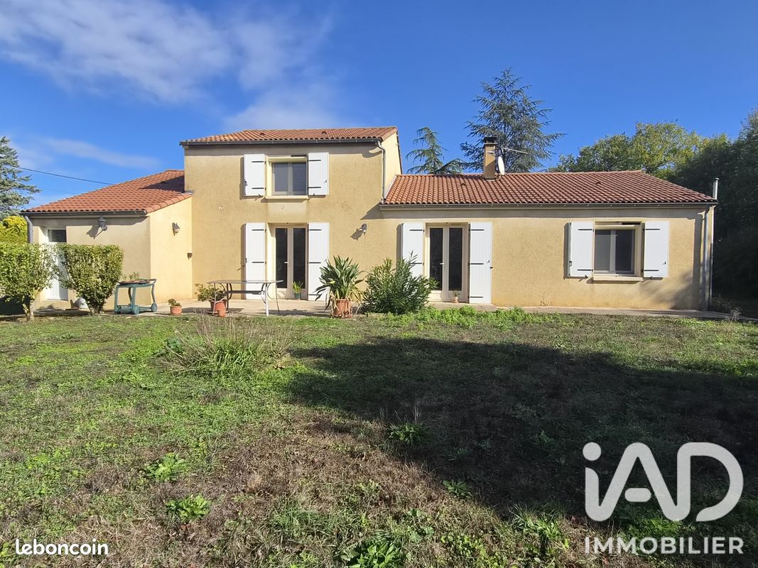 Maison 6 pièces 139 m² · à Séligné · 139 m² · 195 000 €
