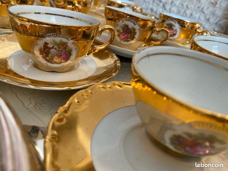 Service à Café/thé Doré Bareuther Waldsassen - Porcelaine Allemande Motif Fleur Doris - Neuf Avec Défaut Mineur