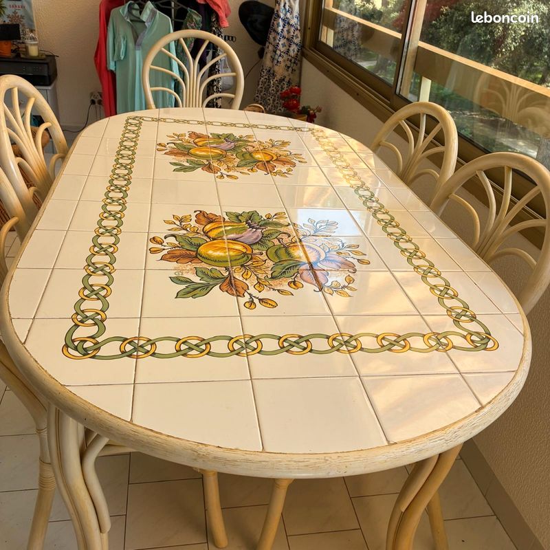 Table carrelée (image 1)