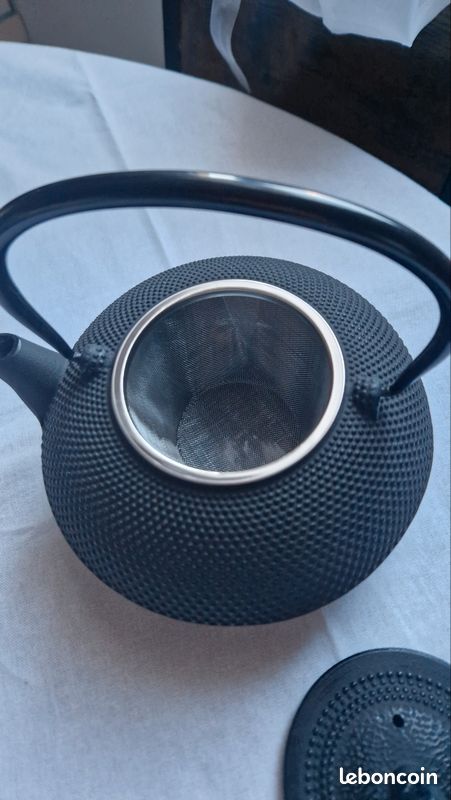 Avis : théière japonaise en fonte bleu avec infuseur et tasses