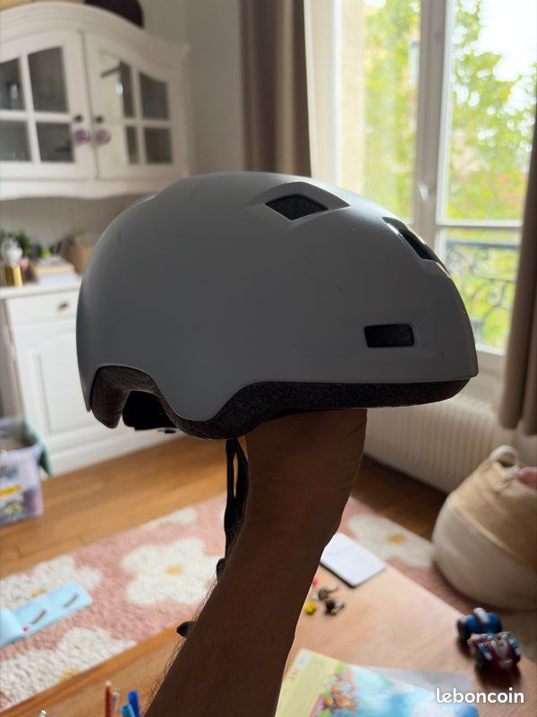 Casque enfant roller skateboard trottinette vélo B100 bleu pastel (image 1)