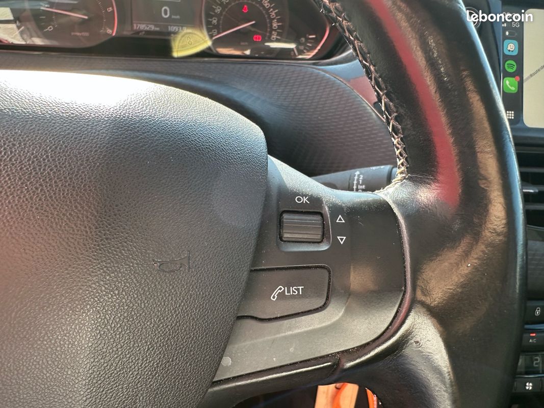 Peugeot 208 1.5 BLUE HDI 102 CH TECH EDITION - GARANTIE 12 MOIS (image 19)