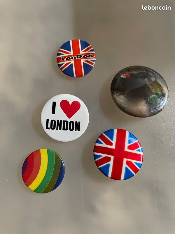 Lot de pins (image 1)