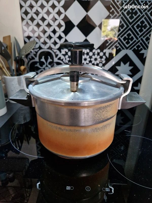 Ancienne cocotte minute seb orange 8l ga 1974 vintage à Lille | Clasf