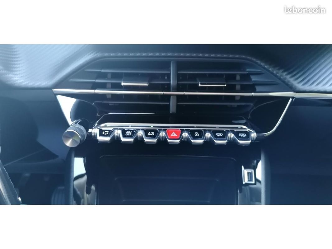 PEUGEOT 2008 1.5 BlueHDi 110 Style +CAMERA (image 17)