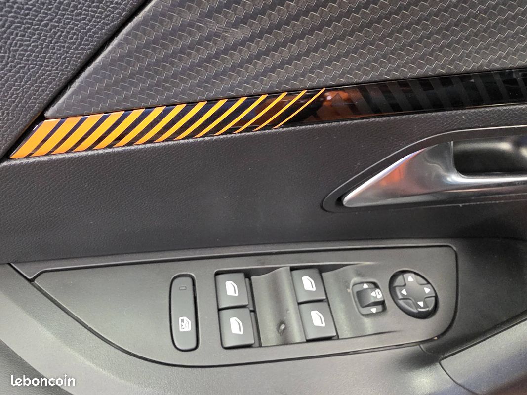 PEUGEOT 2008 PureTech 130 S&S EAT8 Roadtrip (image 15)