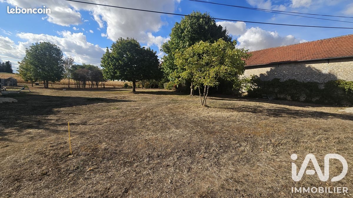 Terrain 1056 m² · à Saint-Brice · 1 056 m² · 89 000 €