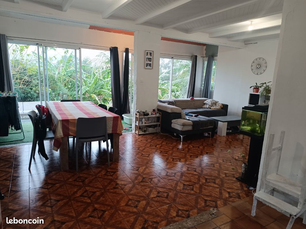 Maison 5 pièces 100 m² · à Saint-Denis · 100 m² · 300 000 €