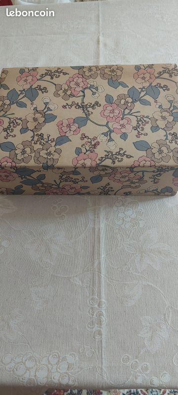 Boîte à couture ancienne (image 1)