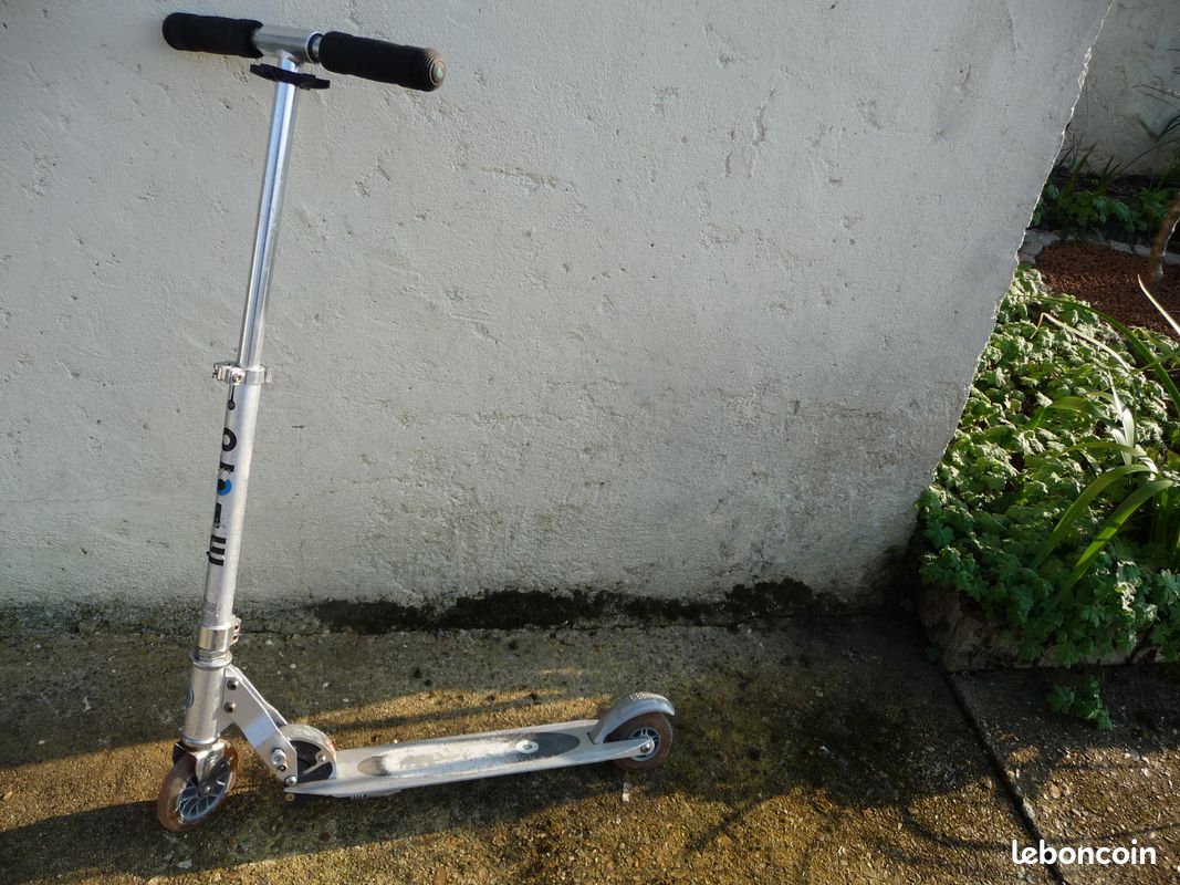 Trottinette pliante pour enfant (image 1)