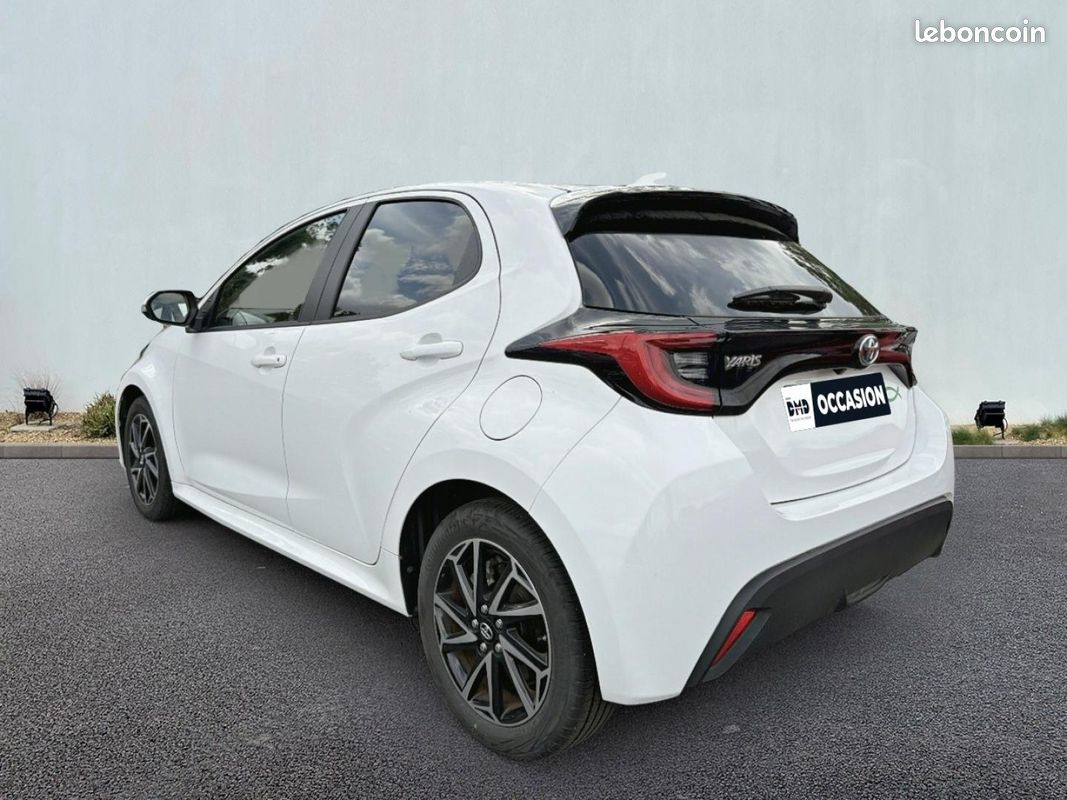 Toyota Yaris 116h Design 5p MY22 (image 3)