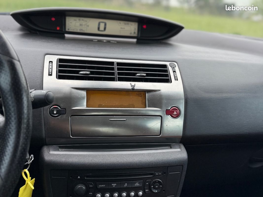 CITROEN C4 C4 HDi 110 FAP So Chic (image 15)