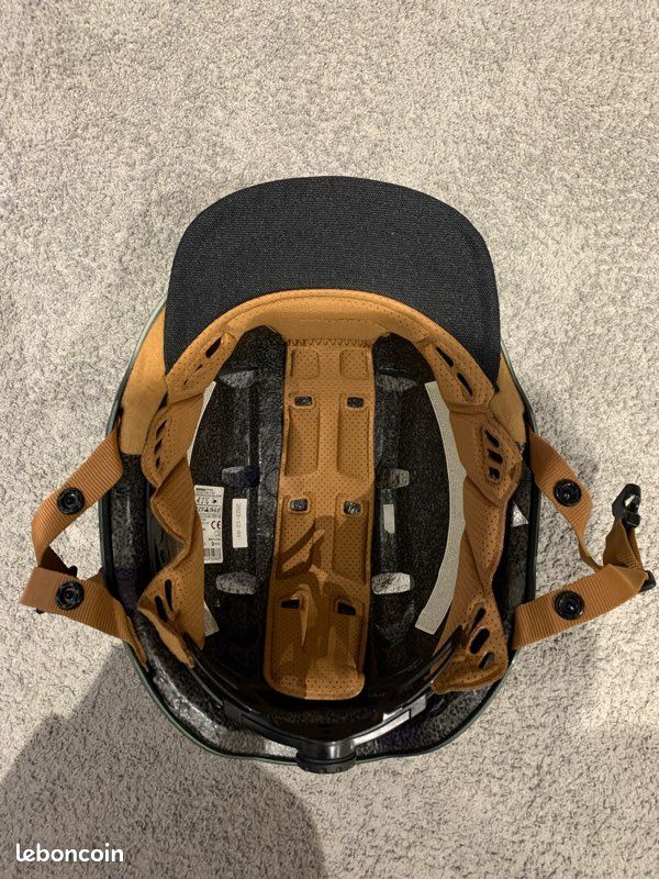 Casque décathlon avec bande réfléchissante (image 4)