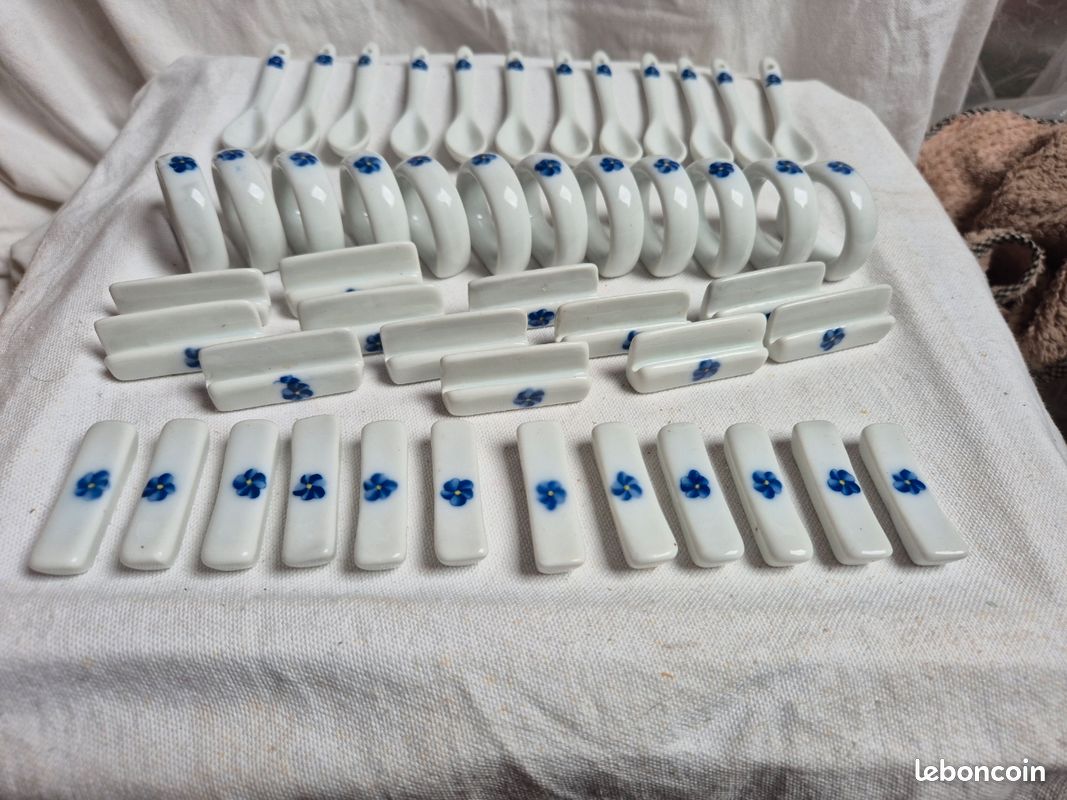 Service de table 48 pièces porcelaine fleurs bleues (repose-couteaux, cuillères, ronds de serviette) (image 5)