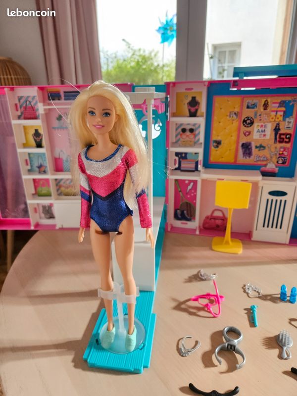 Dressing Barbie (image 3)