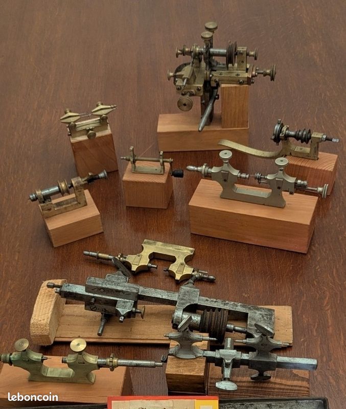 Lot D'outils D'horloger Anciens - Couronnes De Montres 4,5 Et 5 Mm, Pas 90/100