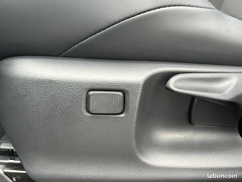 Toyota C-HR+ 224ch 77kWh Design Grande Autonomie (image 21)