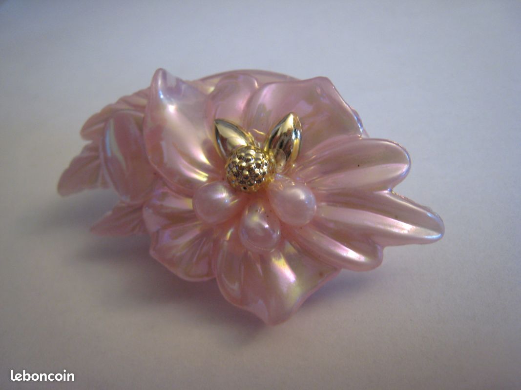 Broche Ancienne Fleur En Résine - Vintage Décoratif - Accessoire Unique Et Charmant