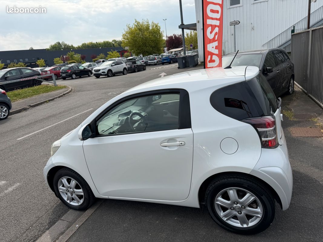 TOYOTA IQ 1.0 VVT-i 12V 68 cv (image 2)