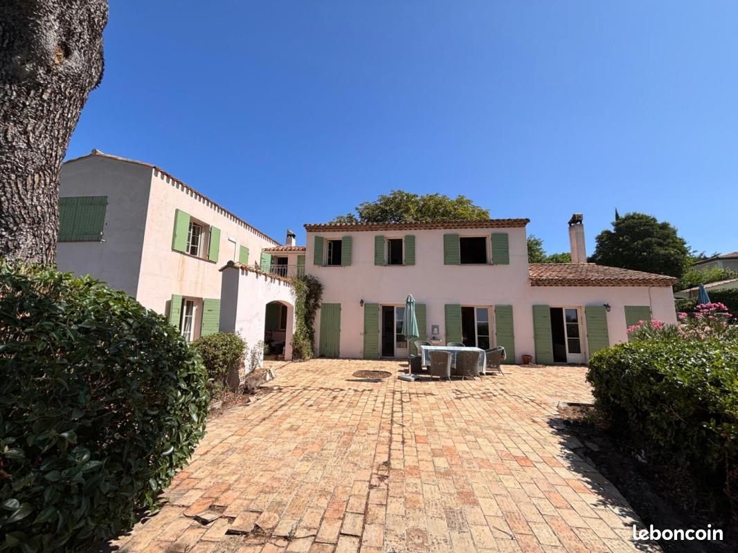Maison 6 pièces 233 m² · à Aix-en-Provence · 233 m² · 3 150 €