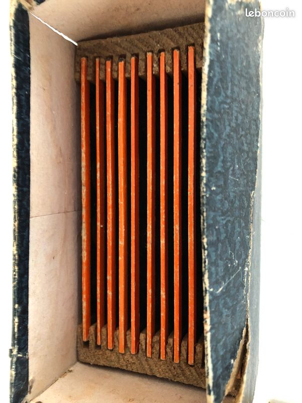 PROJECTEUR ANCIEN - Lanterne Magique Lapierre Cinéma N°4 + 11 Films et 6 plaques EUR 159,00 - FR