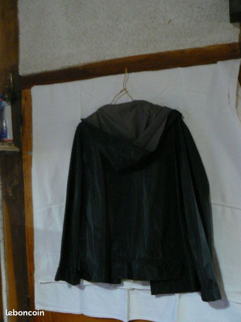 Veste à capuche , femme 42 complice ,noire , intérieur gris kaki (image 1)