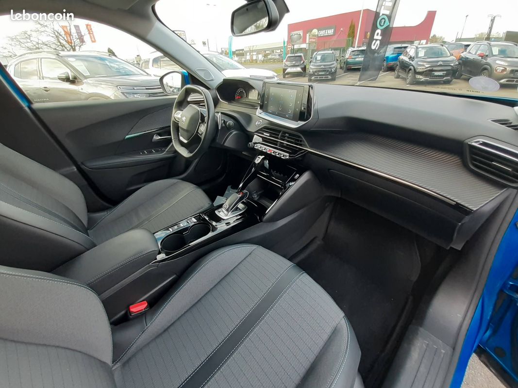 PEUGEOT 2008 PureTech 130 S&S EAT8 Allure (image 17)