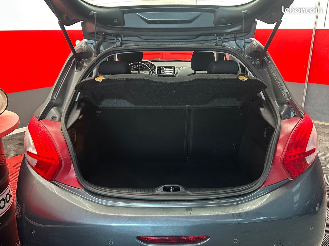 Peugeot 208 1.6 HDI 92 CH BLEUTOOH ECRAN TACTILE (image 4)
