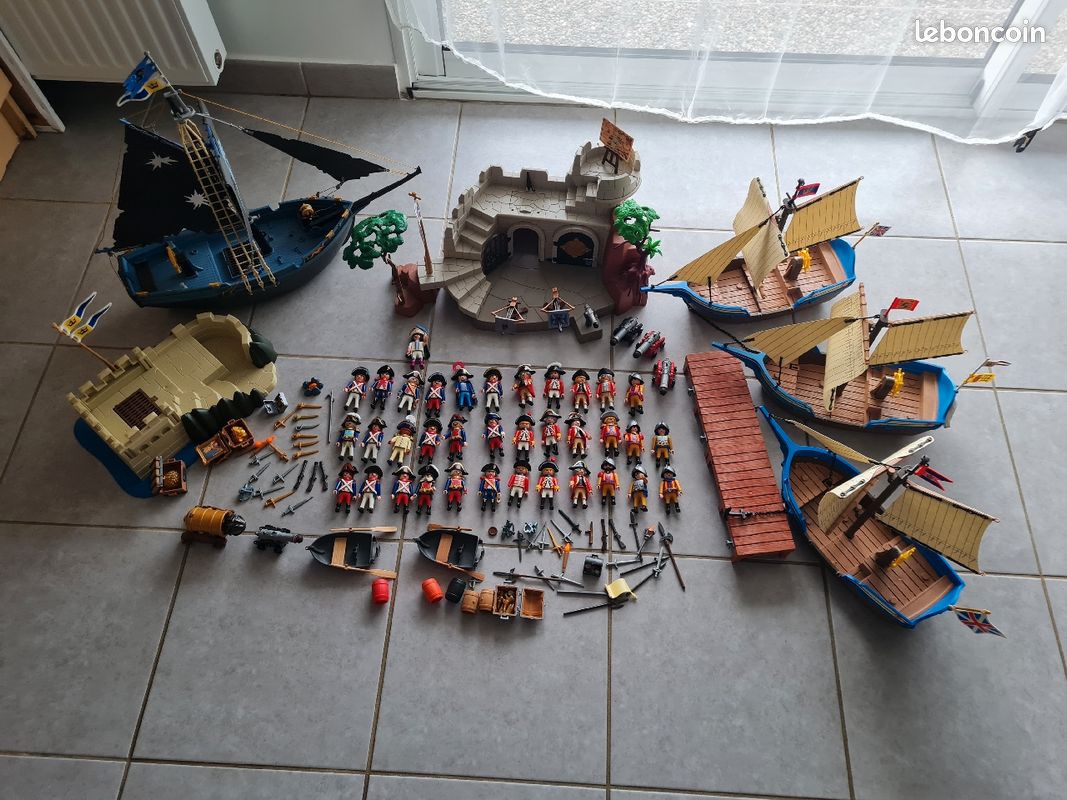 Playmobil 4 bateaux un fort un bastion 36 personnages playmobil français anglais espagnol des canons fusils épées 2 chaloupes coffres trésor beaucoup d accessoires (image 19)
