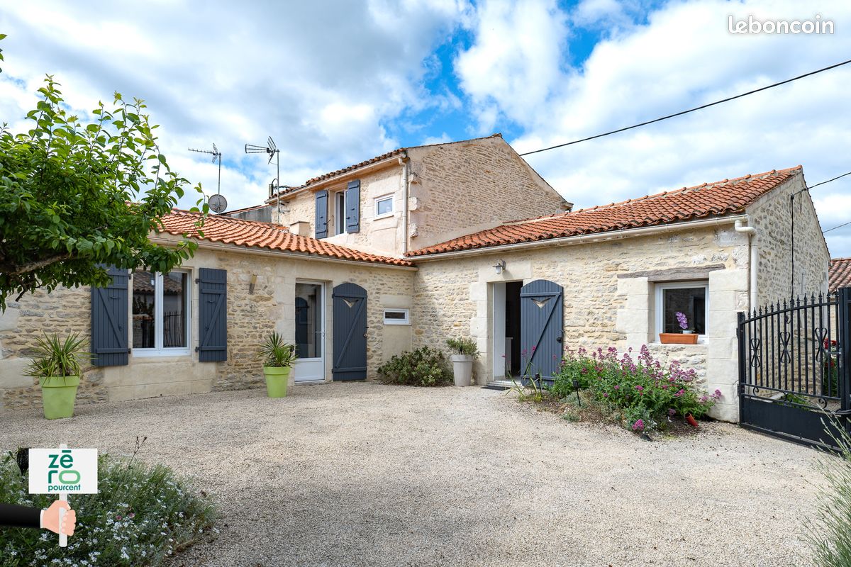 Maison 6 pièces 238 m² · à Triaize · 238 m² · 338 900 €
