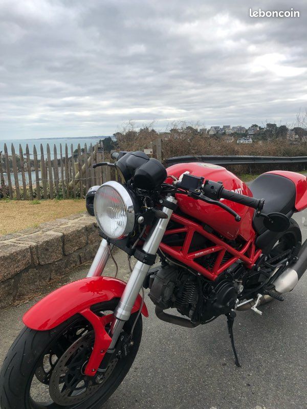 Ducati monster 695 (image 1)