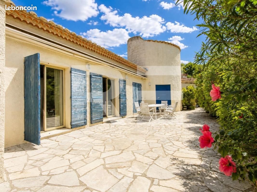 Maison 11 pièces 239 m² · à Poulx · 239 m² · 650 000 €