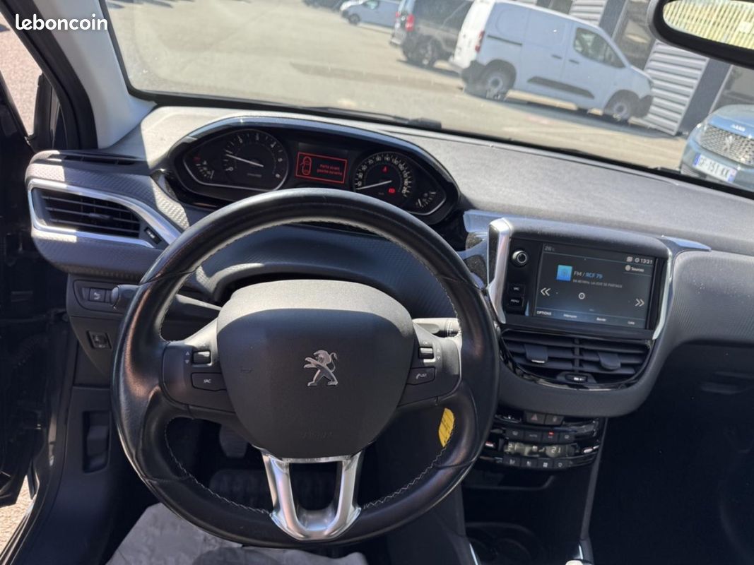 Peugeot 208 1.6 BlueHDi 75ch Allure Business S&S 5p (image 11)