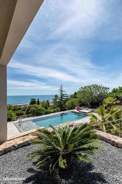 Escapade contemporaine avec confort aquatique (image 14)