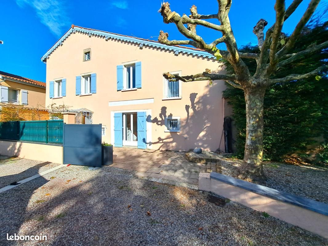 Maison 9 pièces 235 m² · à Taluyers · 235 m² · 565 000 €