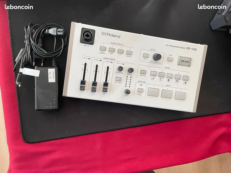 Mélangeur de Streaming A/V Roland Pro VR-1HD | AV Streaming Mixer (image 2)